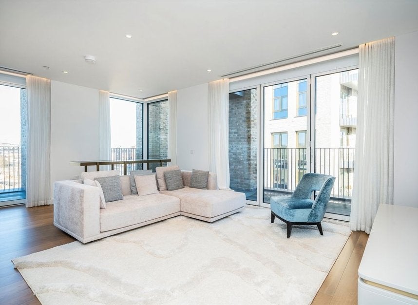 Flat Phoenix Place in Greater London