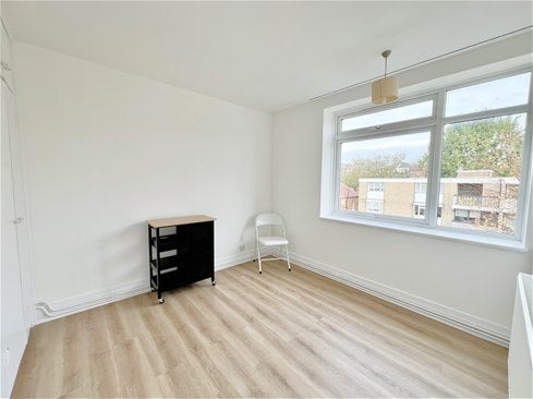 Flat Lambolle Road in Greater London