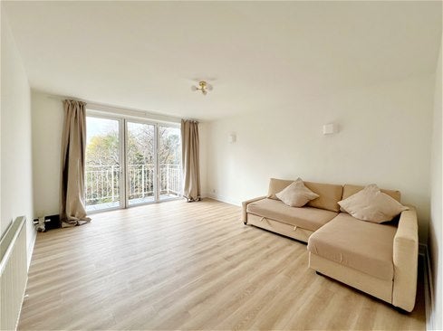 Flat Lambolle Road in Greater London