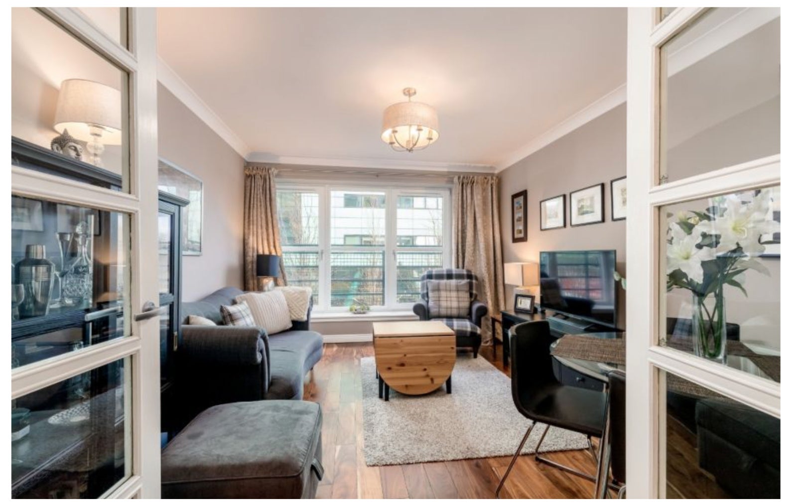 Flat Gentle's Entry in City of Edinburgh