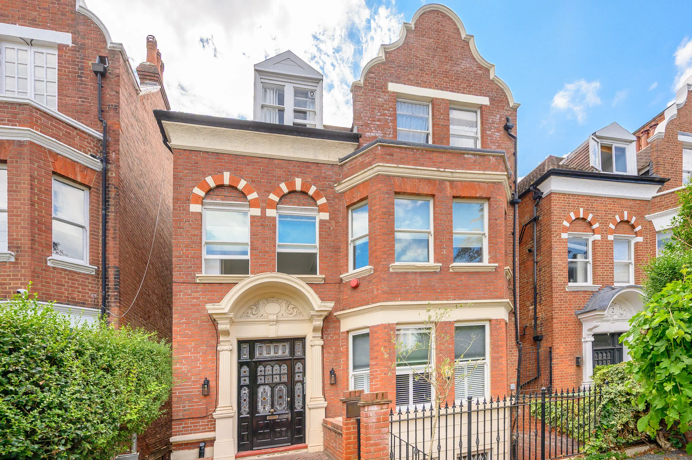 Flat Finchley Road in Greater London