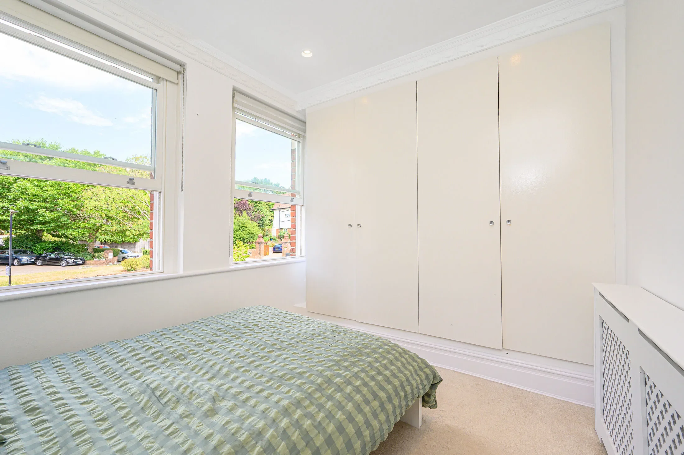 Flat Finchley Road in Greater London