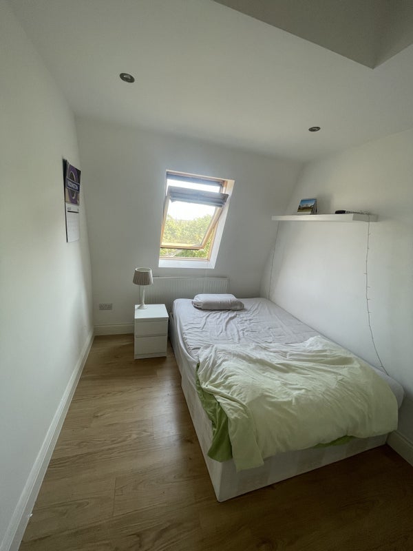 Room Garlinge Road in Greater London
