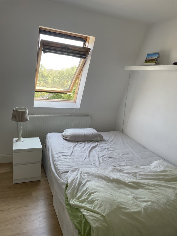 Room Garlinge Road in Greater London