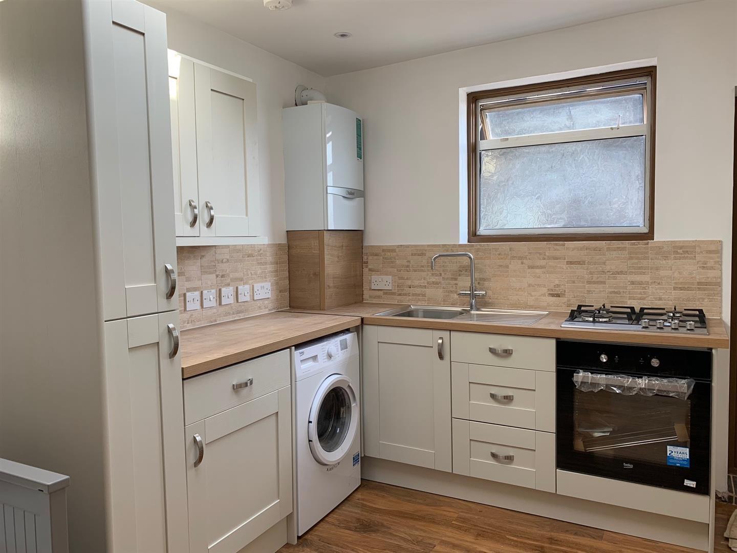 Flat Hanger Vale Lane in Greater London