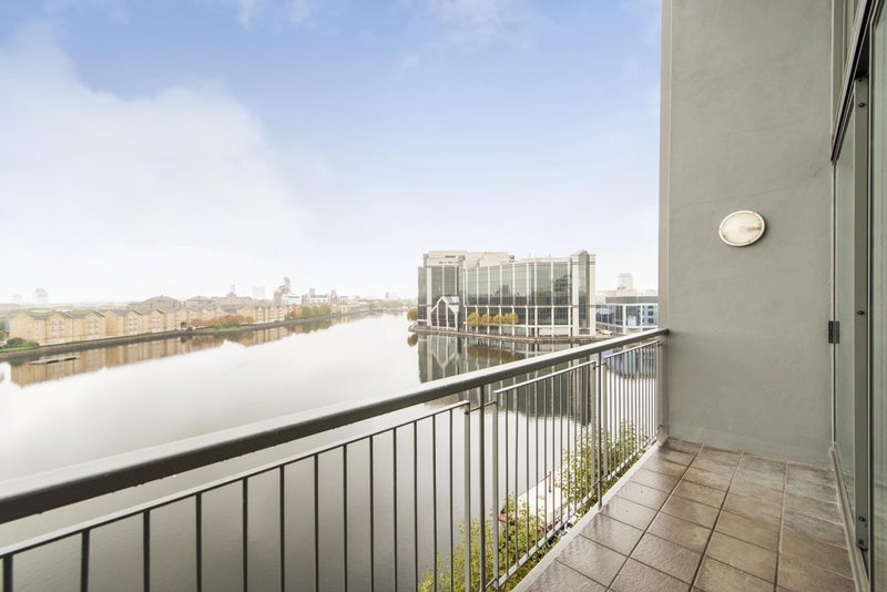 Flat Selsdon Way in Greater London