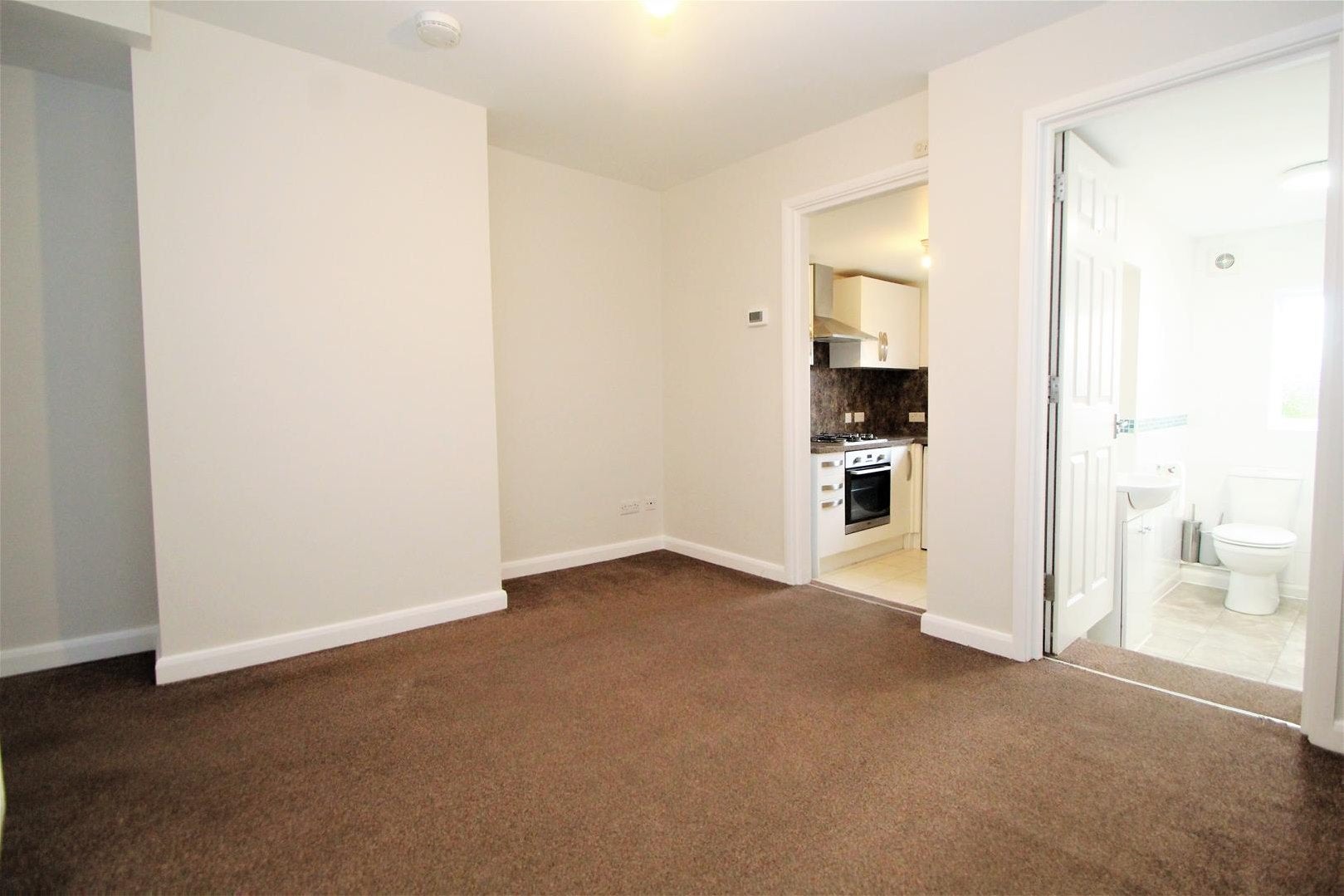 Flat Totteridge Road in High Wycombe