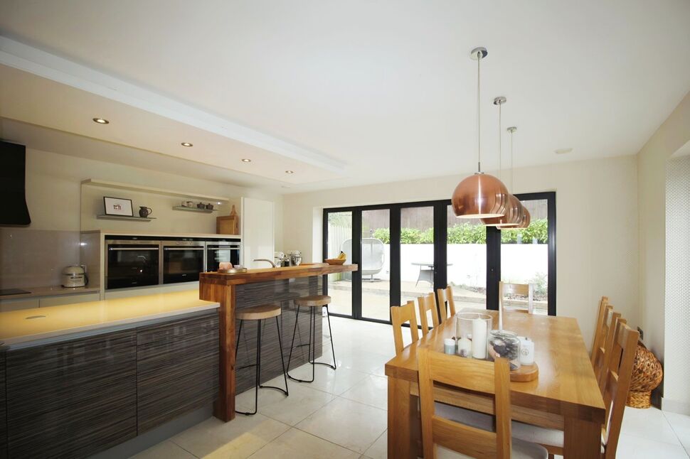 Flat Woodacre Crescent in Leeds