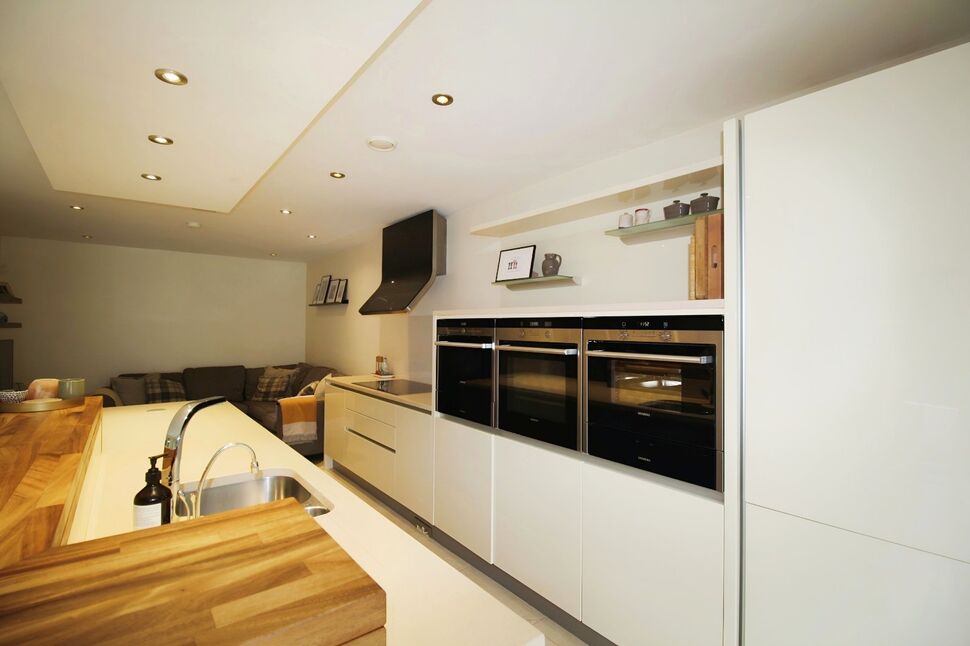 Flat Woodacre Crescent in Leeds