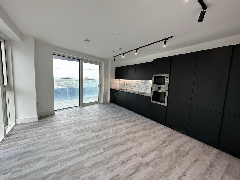 Flat Portal Way in Greater London