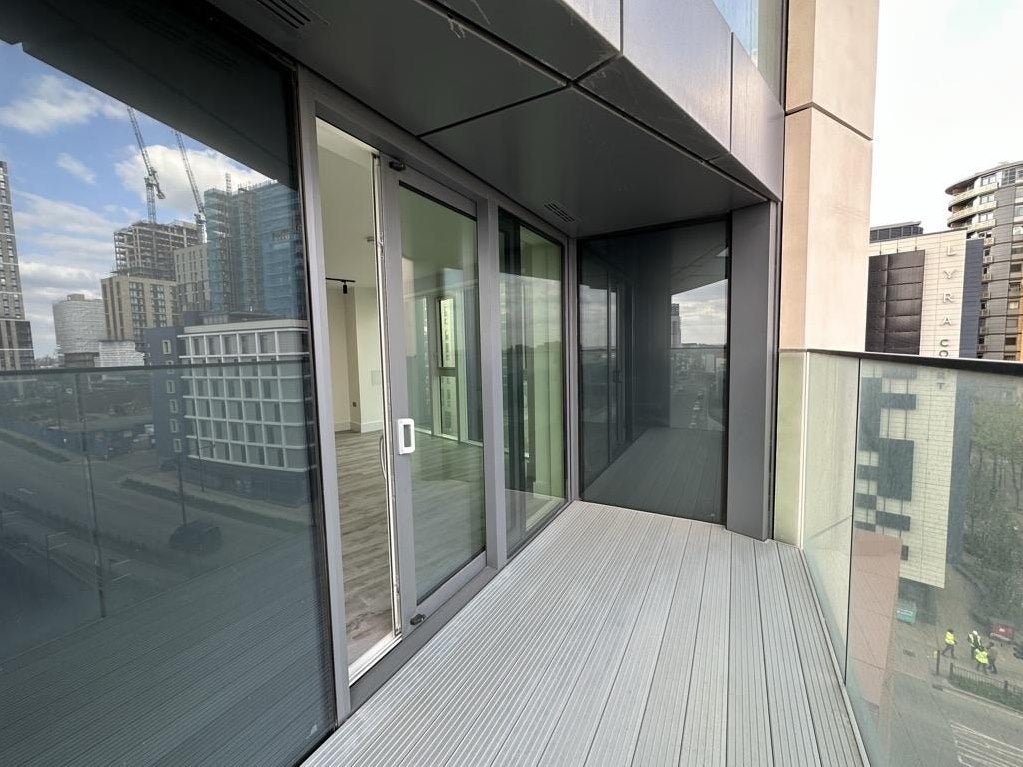 Flat Portal Way in Greater London