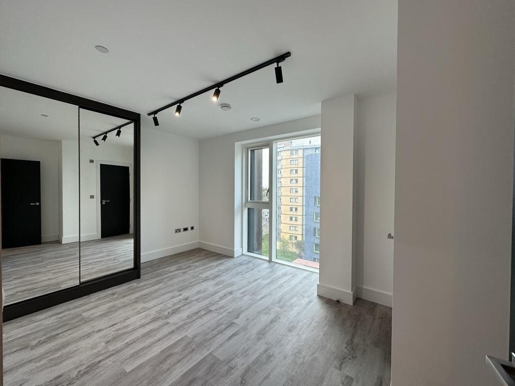 Flat Portal Way in Greater London