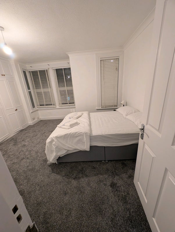 Room Boundary Road in Greater London