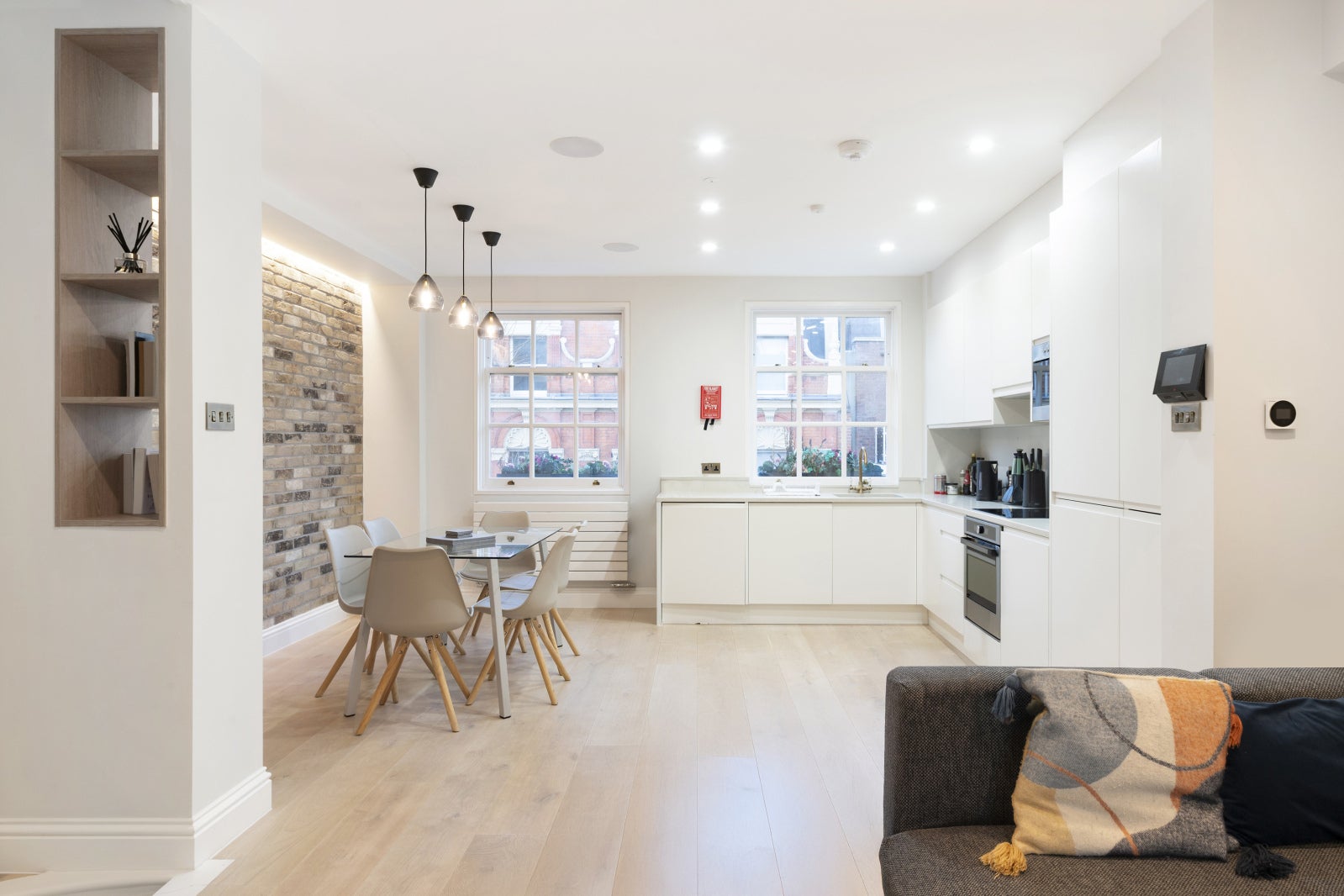 Flat Windmill Street in Greater London
