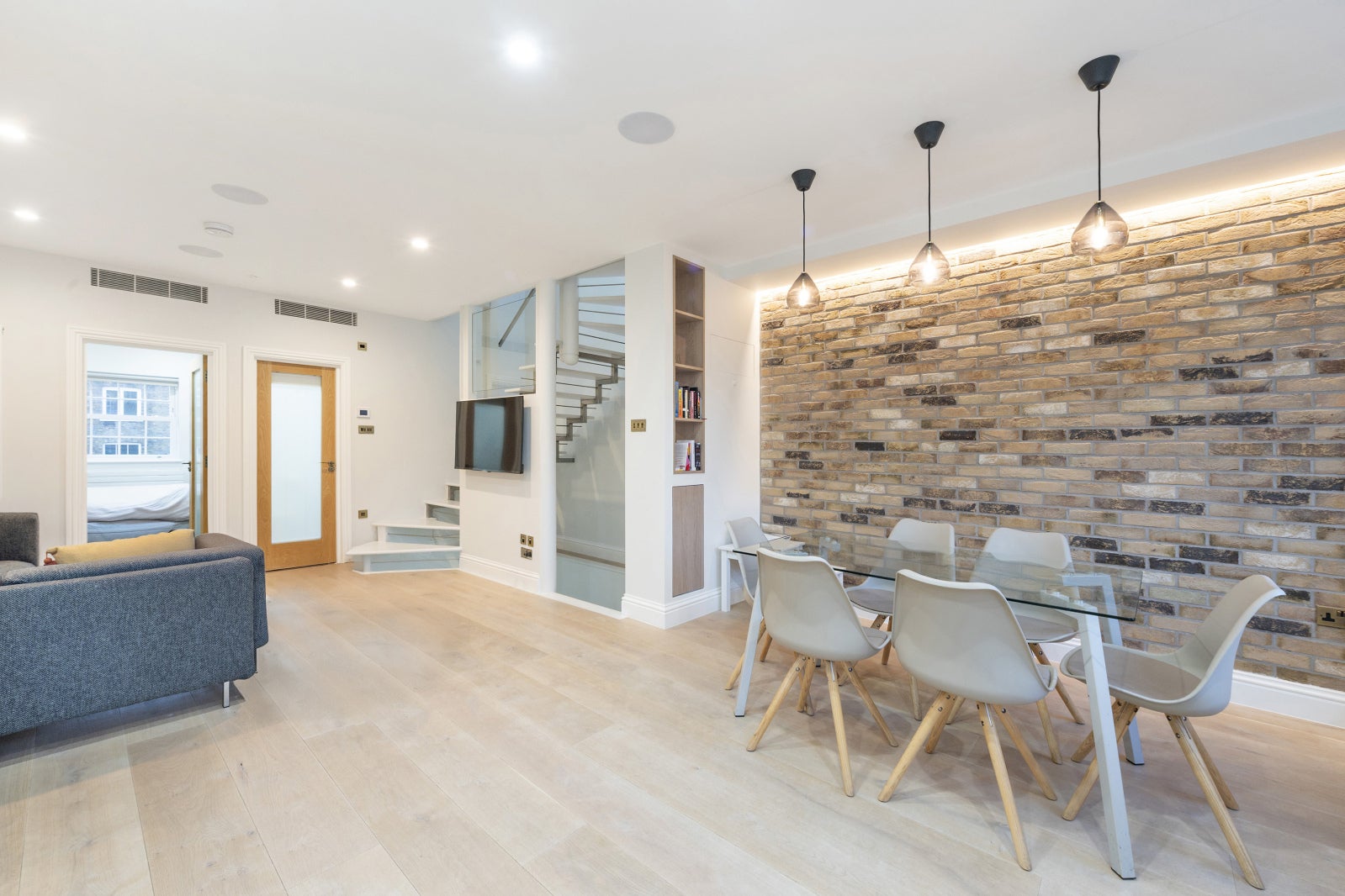 Flat Windmill Street in Greater London