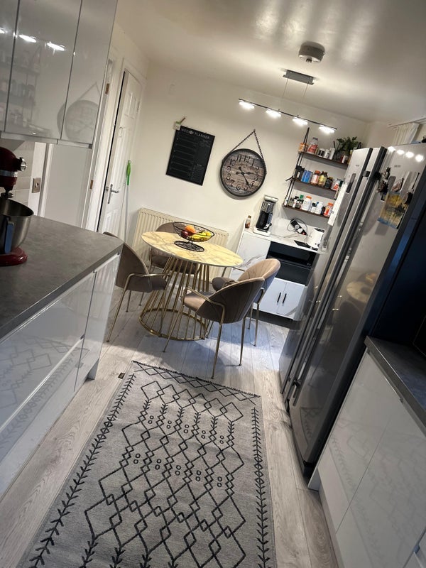 Room Potterswood Close in Bristol