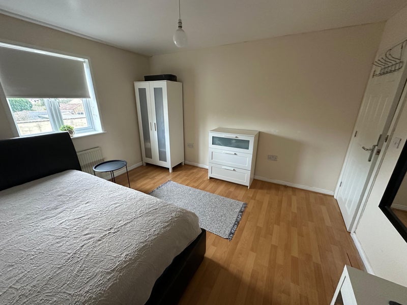 Room Potterswood Close in Bristol