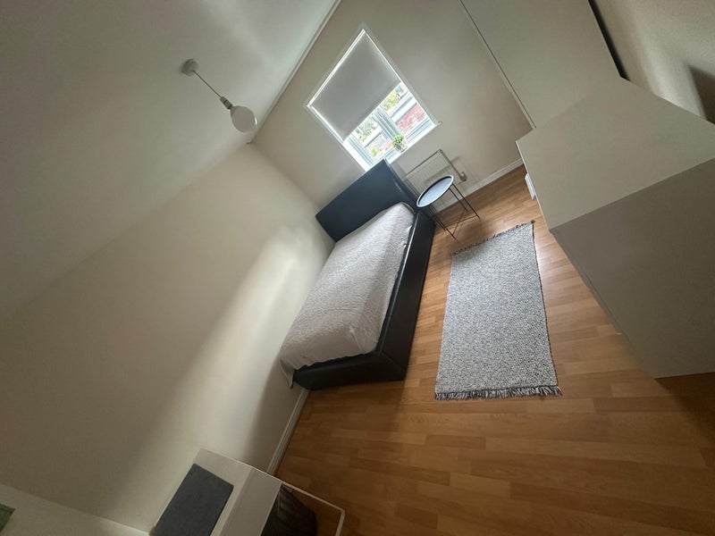 Room Potterswood Close in Bristol