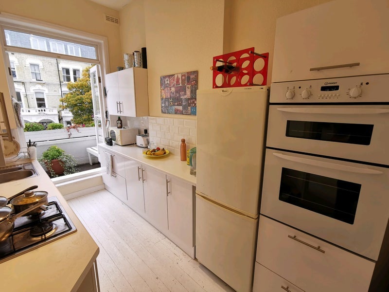 Room Sinclair Road in Greater London