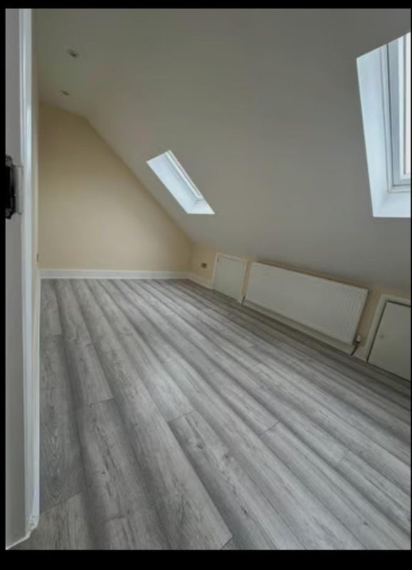 Room Lens Road in Greater London
