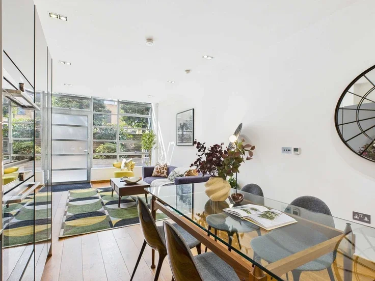 Flat Bayham Street in Greater London