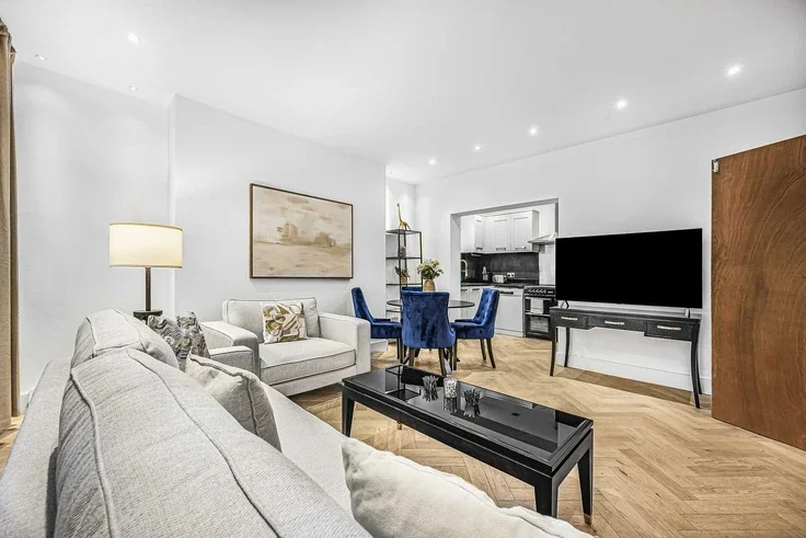 Flat Fitzroy Square in Greater London