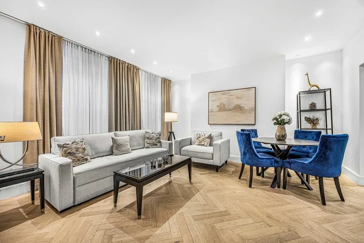 Flat Fitzroy Square in Greater London