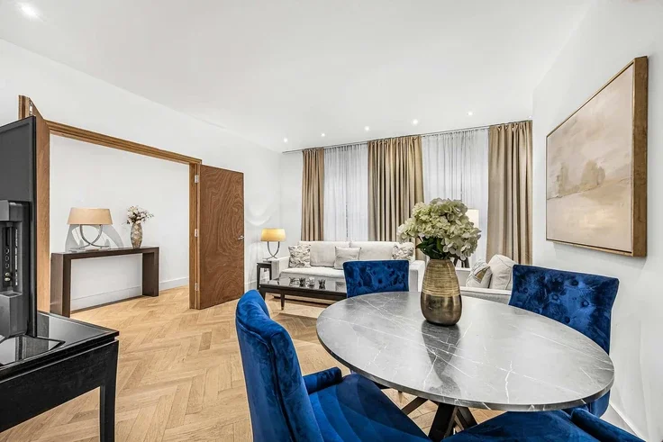 Flat Fitzroy Square in Greater London