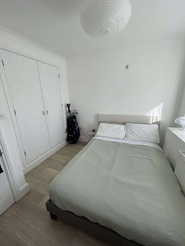 Room Clarence Road in Greater London