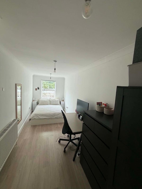 Room Clarence Road in Greater London