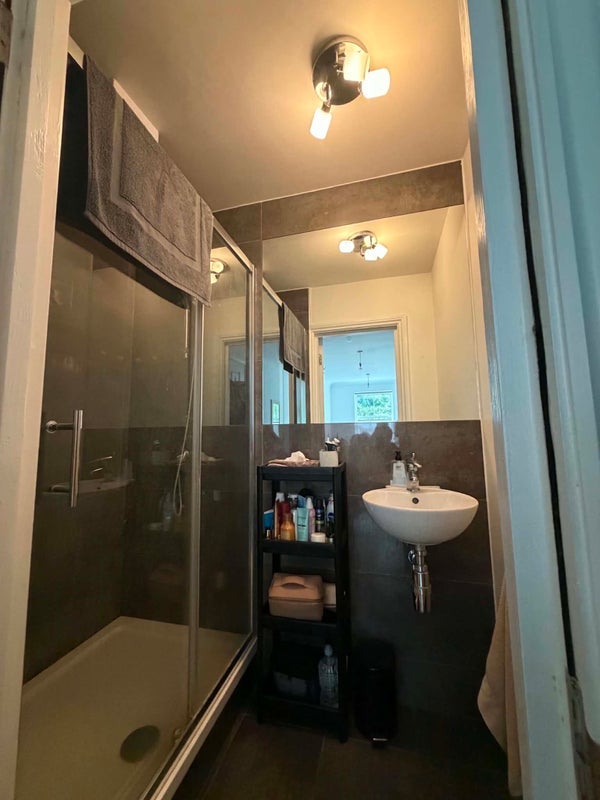 Room Clarence Road in Greater London