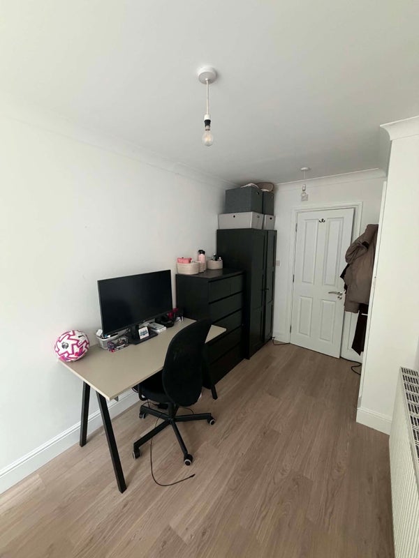 Room Clarence Road in Greater London