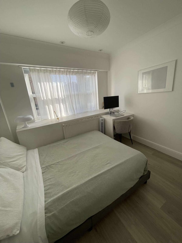 Room Clarence Road in Greater London