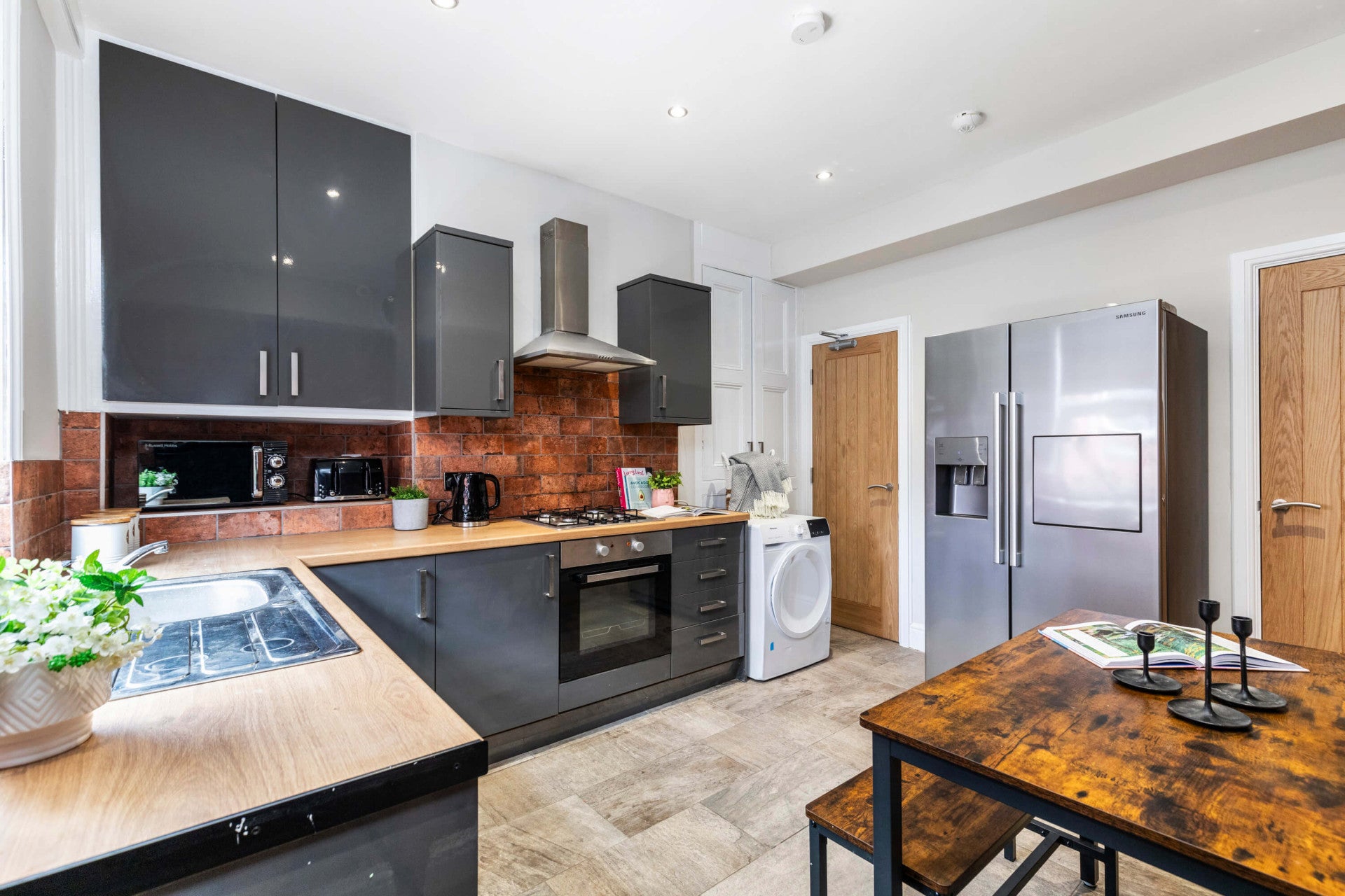 Room Back Brudenell Road in Leeds