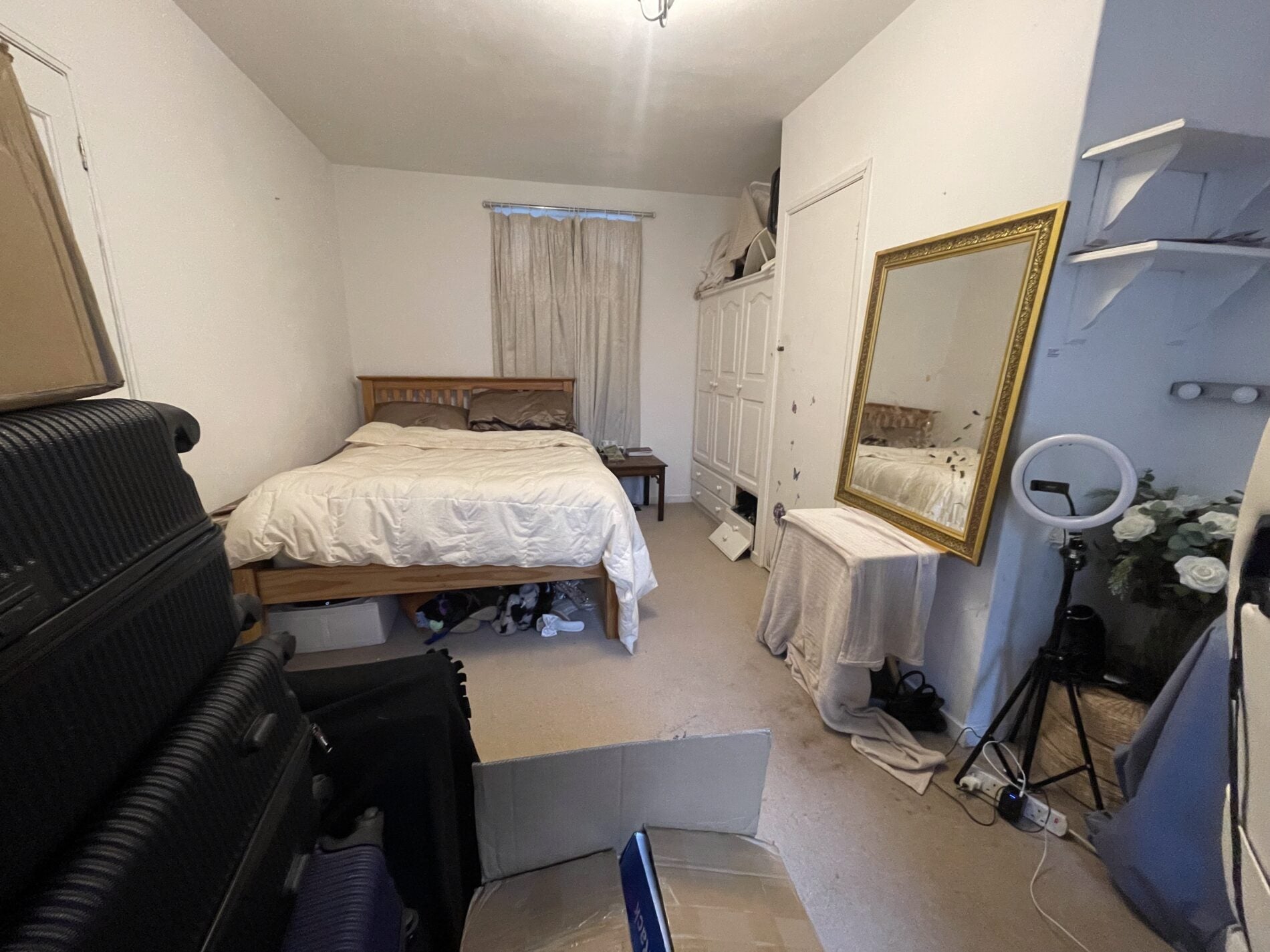 Flat Hortensia Road in Greater London