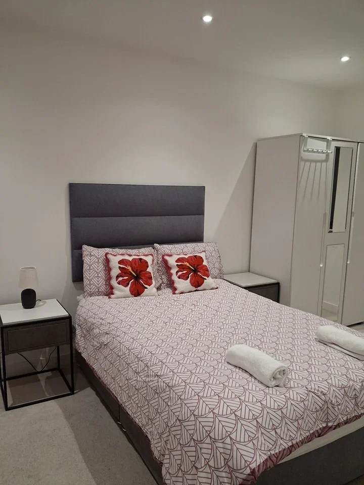Room St Mary's Road in Greater London