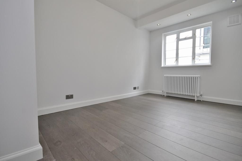 Flat Uxbridge Road in Greater London