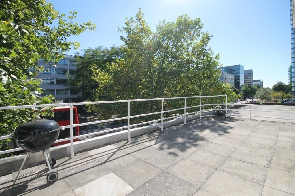 Flat Uxbridge Road in Greater London