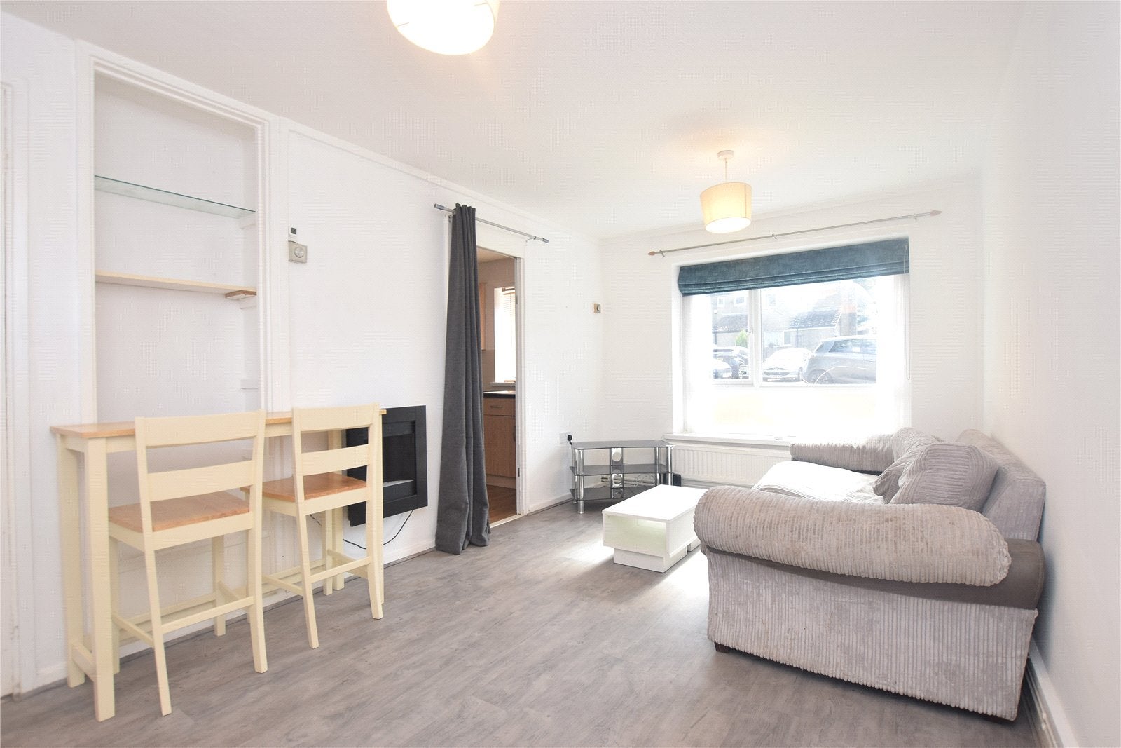 Flat Holtdale Avenue in Leeds
