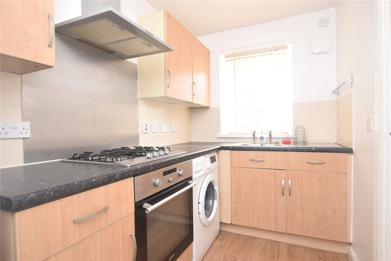 Flat Holtdale Avenue in Leeds