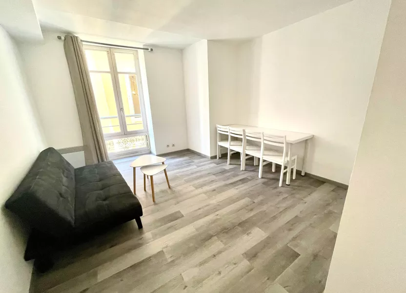 Flat Rue de l'Horloge in Nîmes