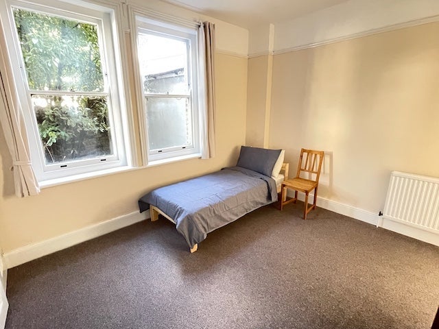 Room Kidderminster Road in Greater London