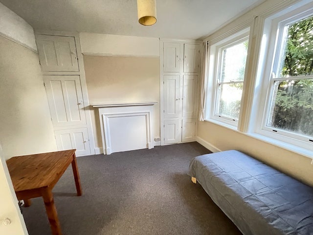 Room Kidderminster Road in Greater London