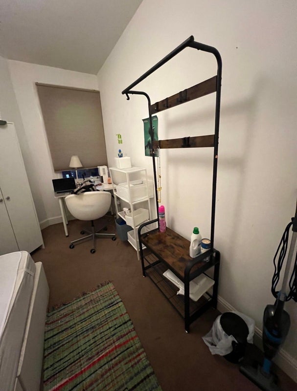Room Topsham Road in Greater London