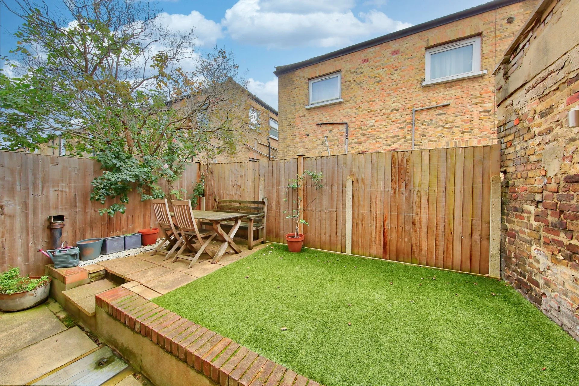 Flat Allfarthing Lane in Greater London