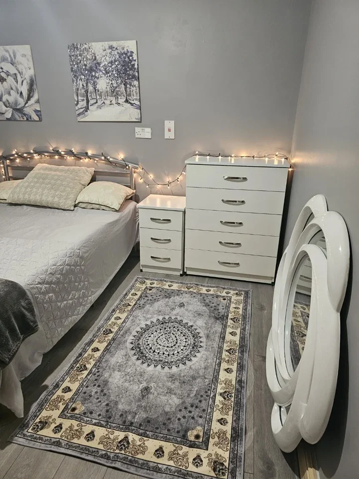 Room Grove Green Road in Greater London