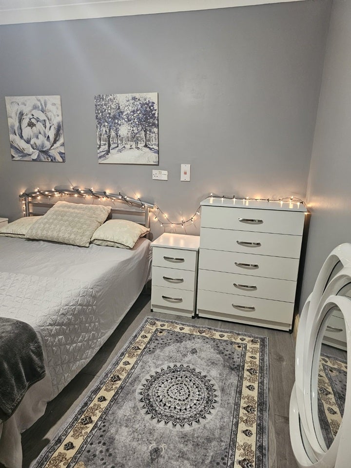Room Grove Green Road in Greater London