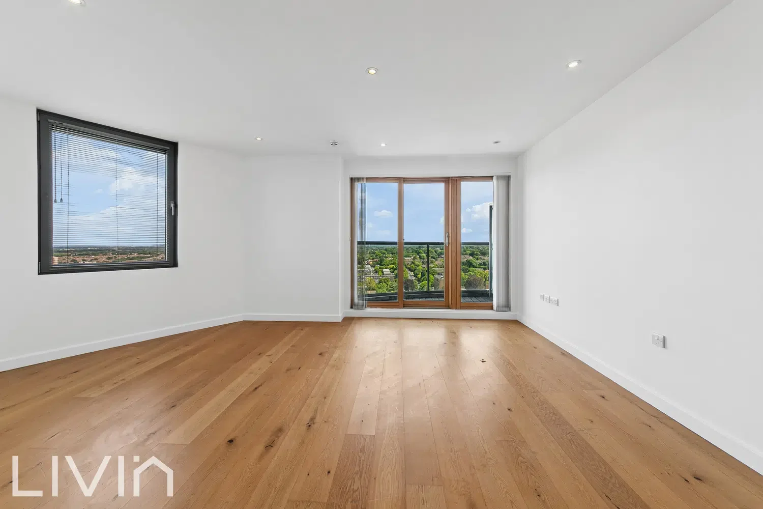 Flat Lansdowne Road in Greater London