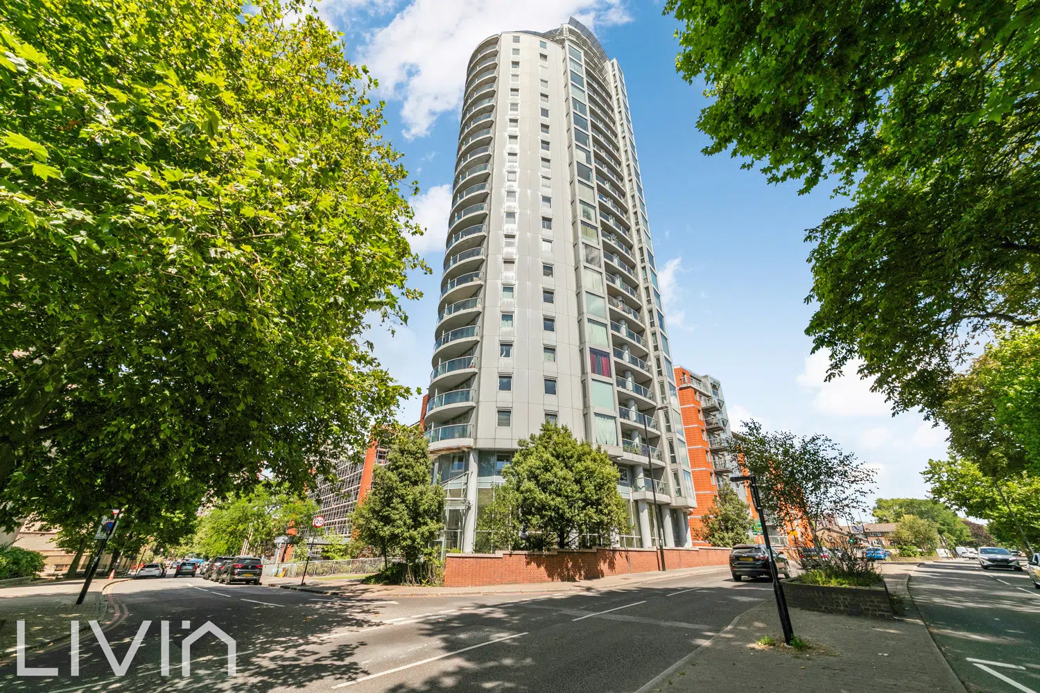 Flat Lansdowne Road in Greater London