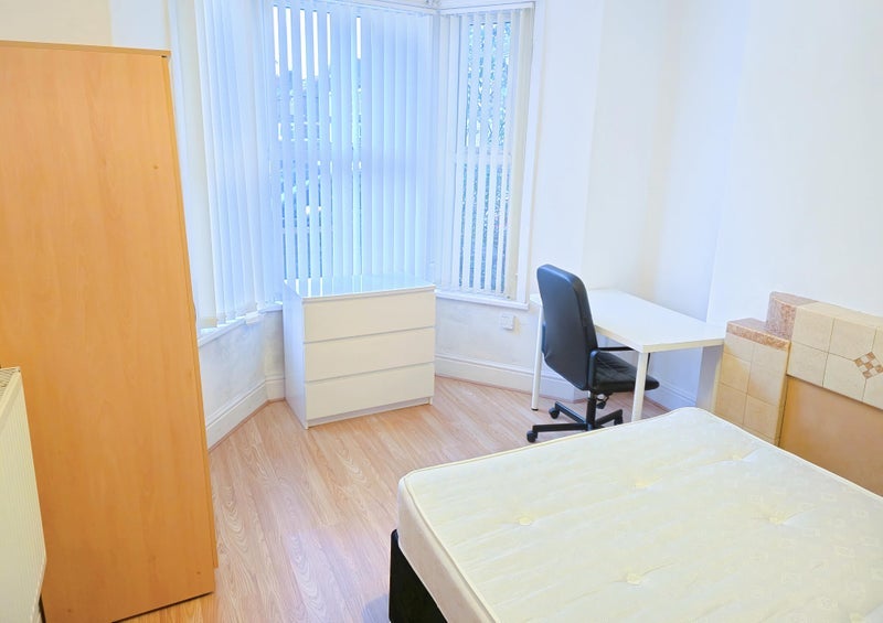 Room Angus Street in Cardiff